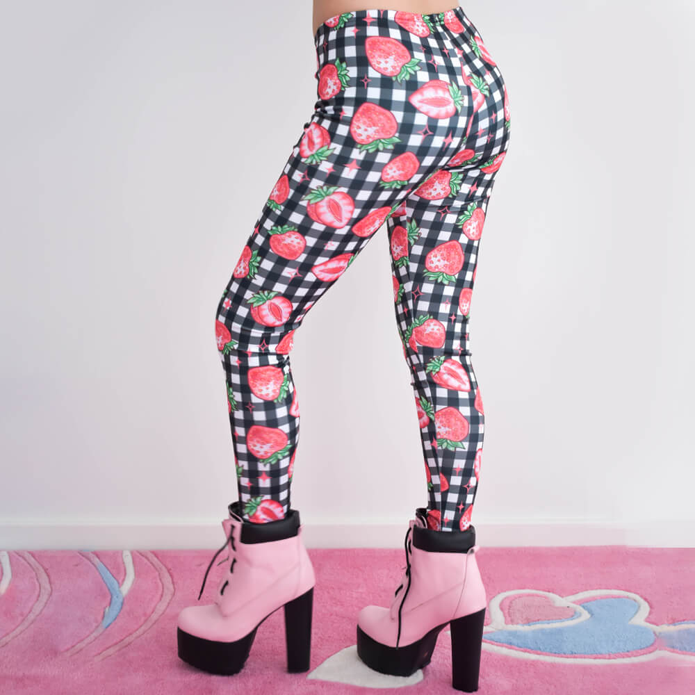 Strawberry Leggings - Black ๐